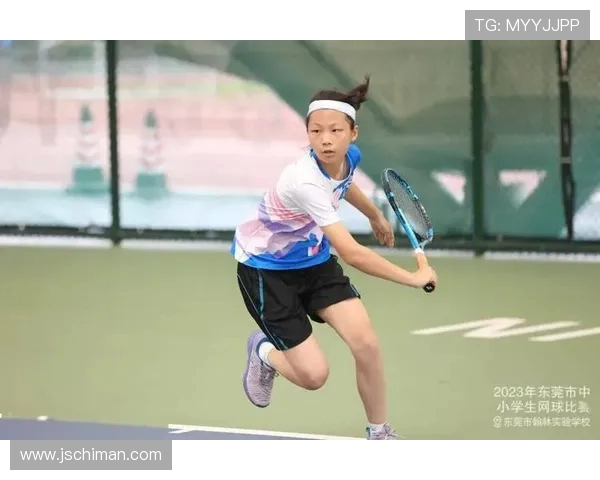 网球场上的绿茵风采与竞技魅力探析 如何享受比赛中的每一刻精彩 网球场上的绿茵风采与竞技魅力探析 如何享受比赛中的每一刻精彩