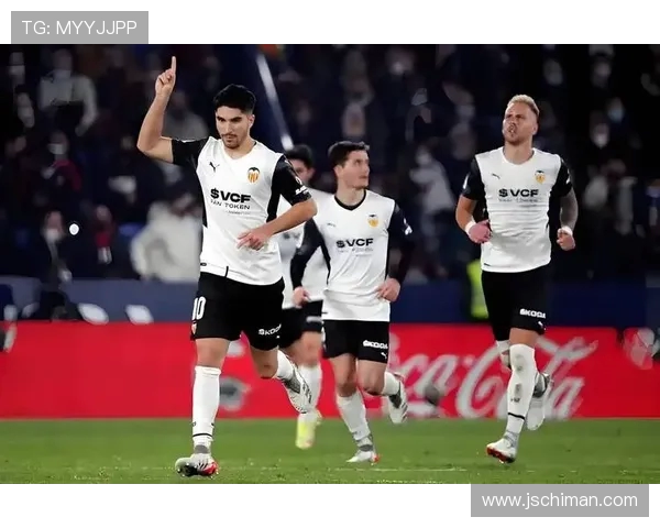 黄黑军团为应对德甲各类风格对手定制个性化训练计划