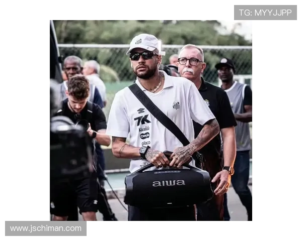 内马尔首次抖音直播身穿唐装为运动饮料带货开启新篇章 内马尔首次抖音直播身穿唐装为运动饮料带货开启新篇章